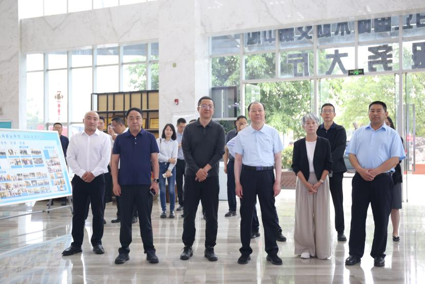 【园区动态】四川省林业和草原局党组书记、局长荣全一行莅临青白江国际木材加工贸易园区调研考察